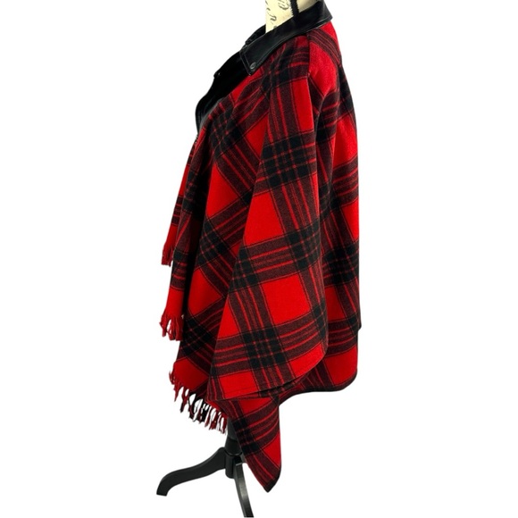 NWT Rock & Republic Womens Plaid Fringe Faux Leather Trim Poncho Red/Black - Picture 5 of 13